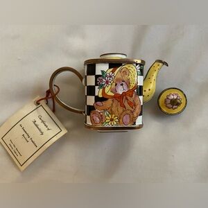 Kelvin Chen Collectable miniature teapot with teddy bear design